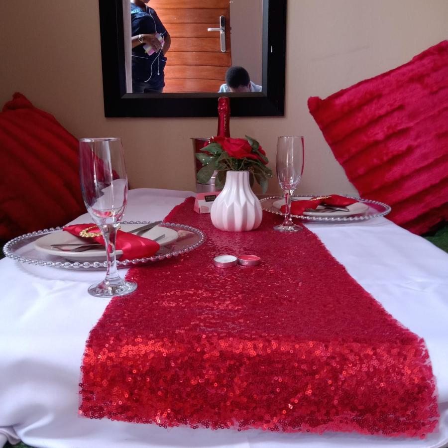 Suits Guest House & Bar Carletonville Kültér fotó